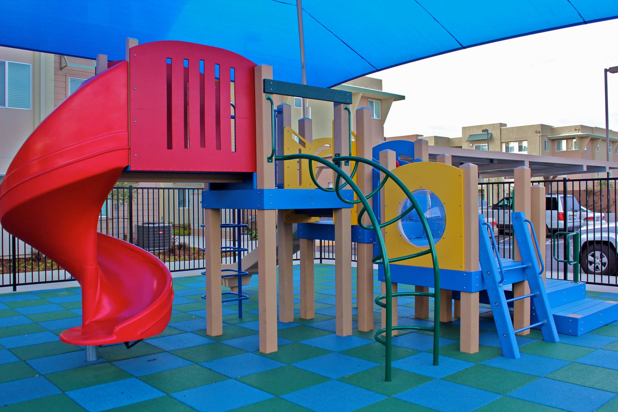 Dalle caoutchouc Solpro Flooring Solutions protège athlètes et infrastructures